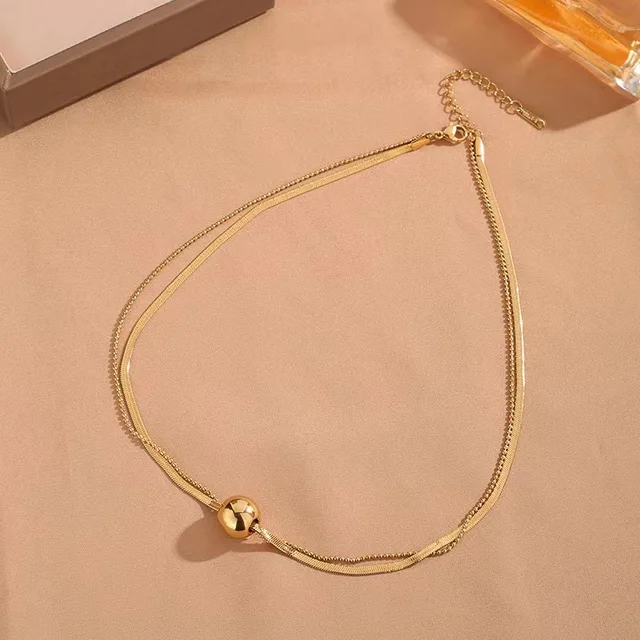 Éclat sophistiqué : collier en os de serpent plaqué or 18 carats