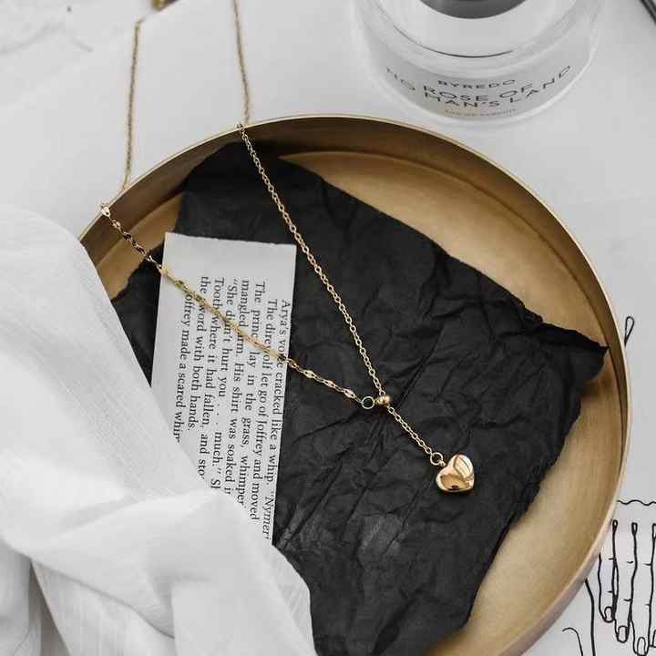 Collier avec pendentif en forme de cœur plaqué or 18 carats