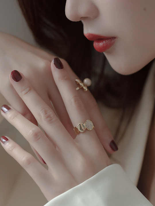 LUNA - Gold Disc Adjustable Zircon Ring