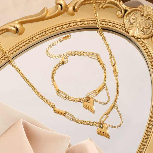 Edgy Elegance: Retro Hip Hop Hart Ketting