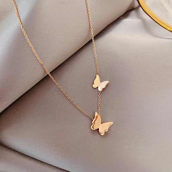 Elegant Charm: 18K Gold-Plated Snake Chain Heart Pendant Choker