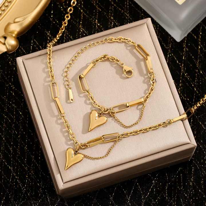Edgy Elegance: Retro Hip Hop Heart Necklace