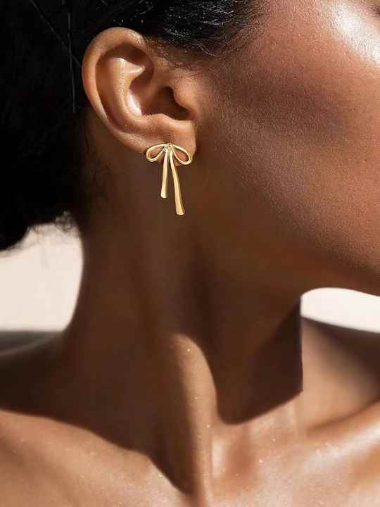Boucles d'oreilles à tige en forme de nœud en ruban doré - Accessoires quotidiens élégants et cadeau de Saint-Valentin