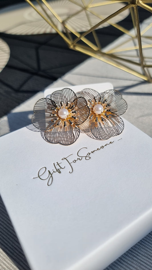Golden Bloom Earrings – Delicate, Elegant, Timeless