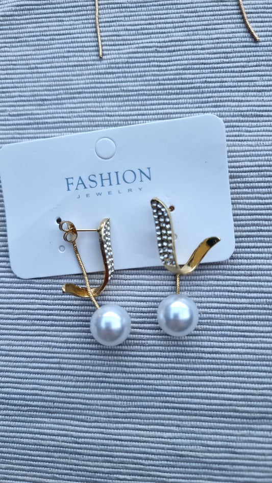 Pearl Elegance Earrings – Timeless Beauty with a Modern Twist
